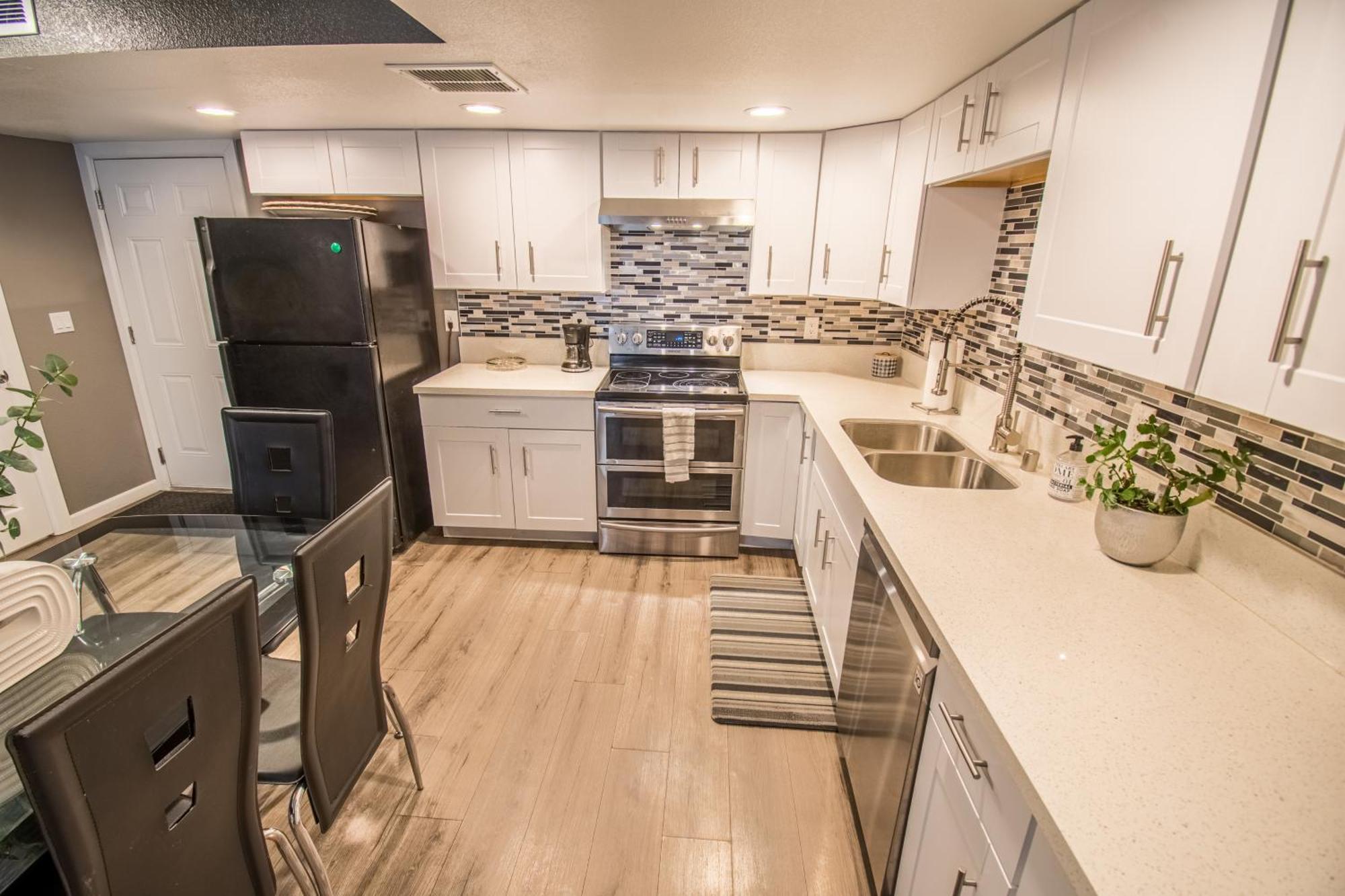 Spacious 2-Bedroom Townhouse With Pool & Private Patio In Central Las Vegas Extérieur photo
