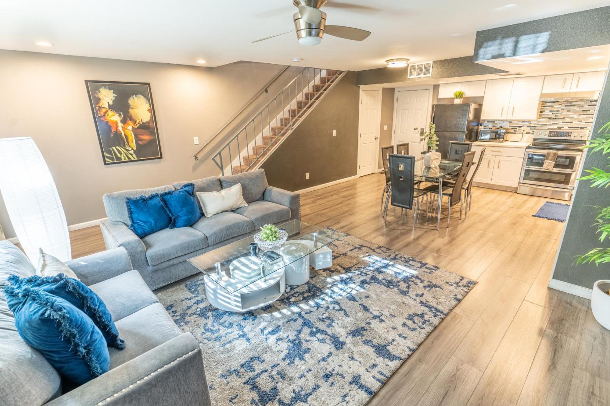 Spacious 2-Bedroom Townhouse With Pool & Private Patio In Central Las Vegas Extérieur photo