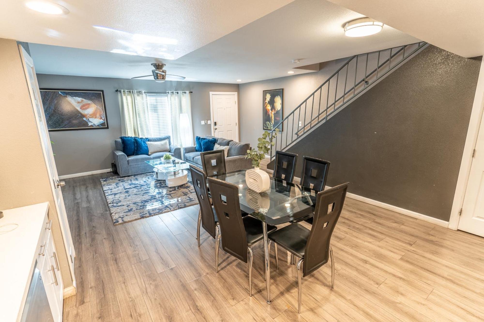Spacious 2-Bedroom Townhouse With Pool & Private Patio In Central Las Vegas Extérieur photo