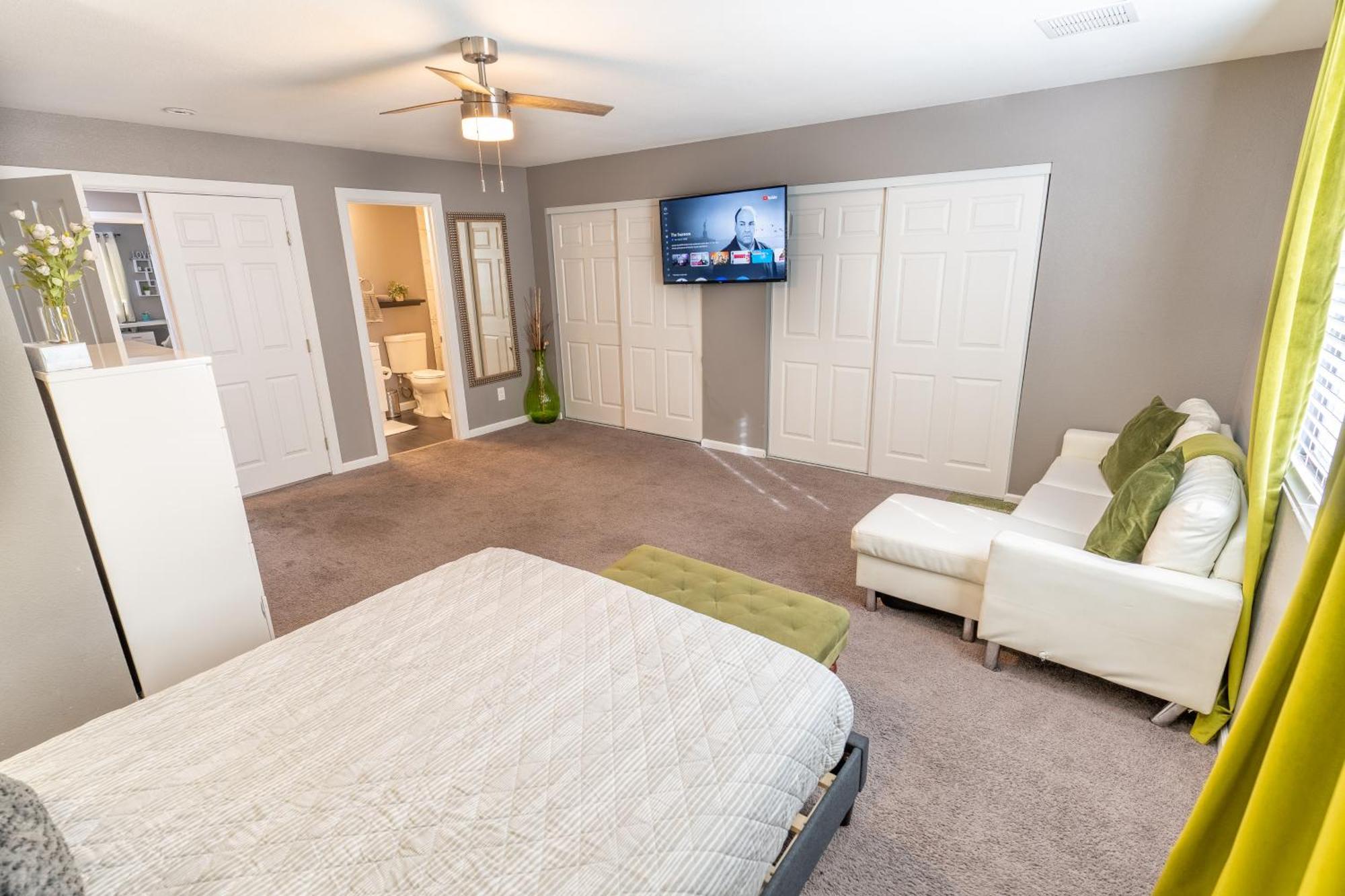 Spacious 2-Bedroom Townhouse With Pool & Private Patio In Central Las Vegas Extérieur photo