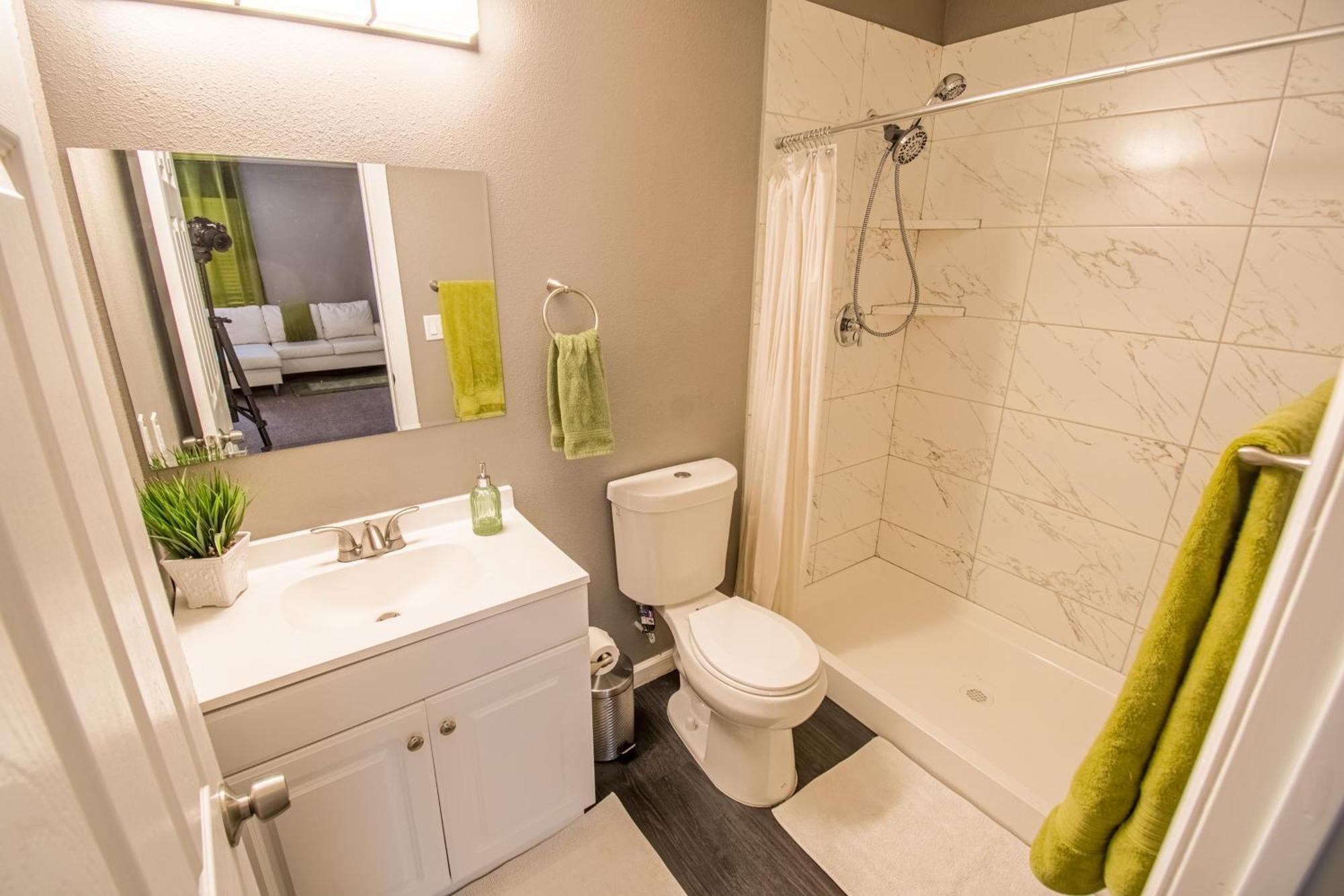 Spacious 2-Bedroom Townhouse With Pool & Private Patio In Central Las Vegas Extérieur photo