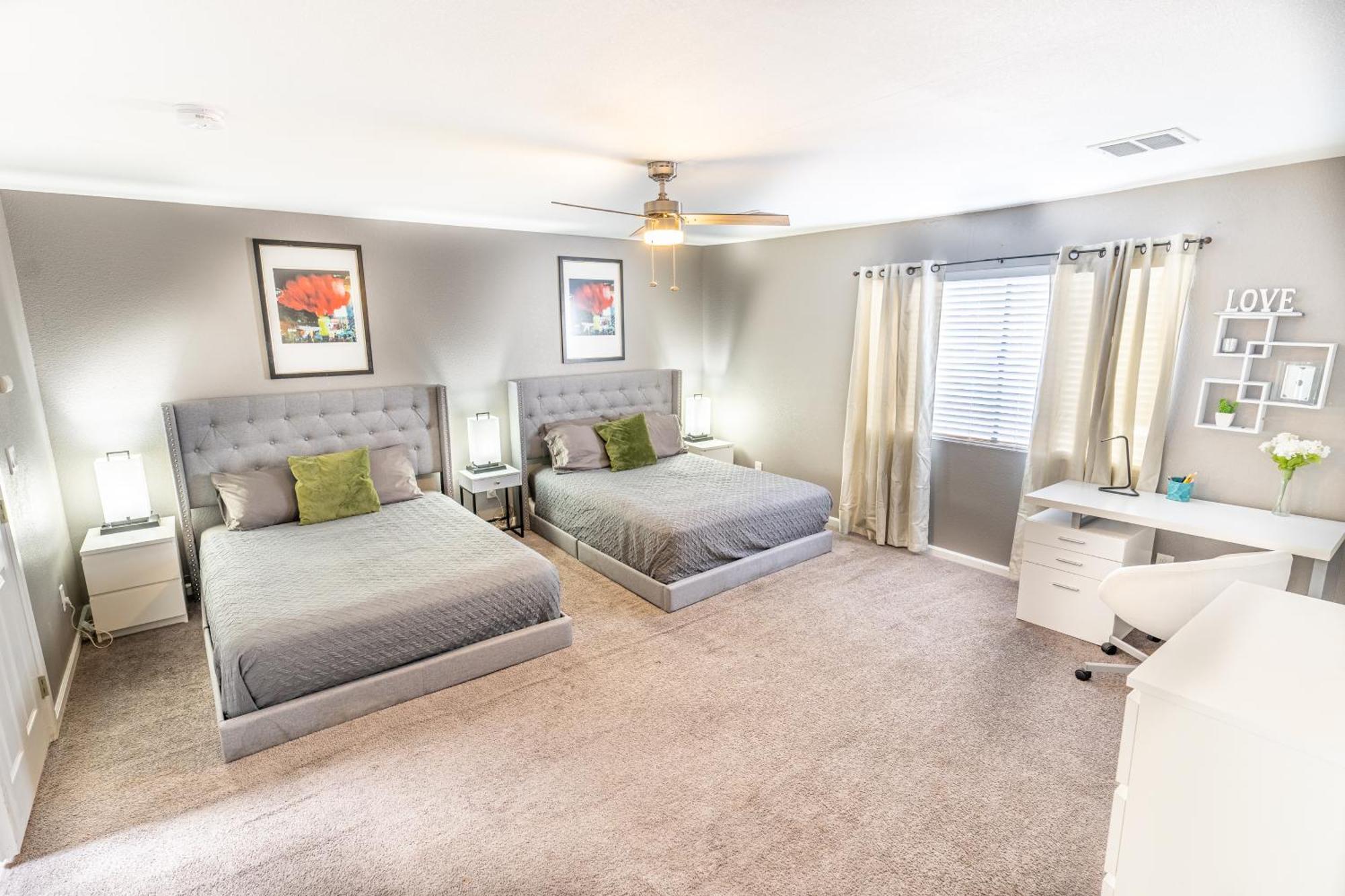 Spacious 2-Bedroom Townhouse With Pool & Private Patio In Central Las Vegas Extérieur photo