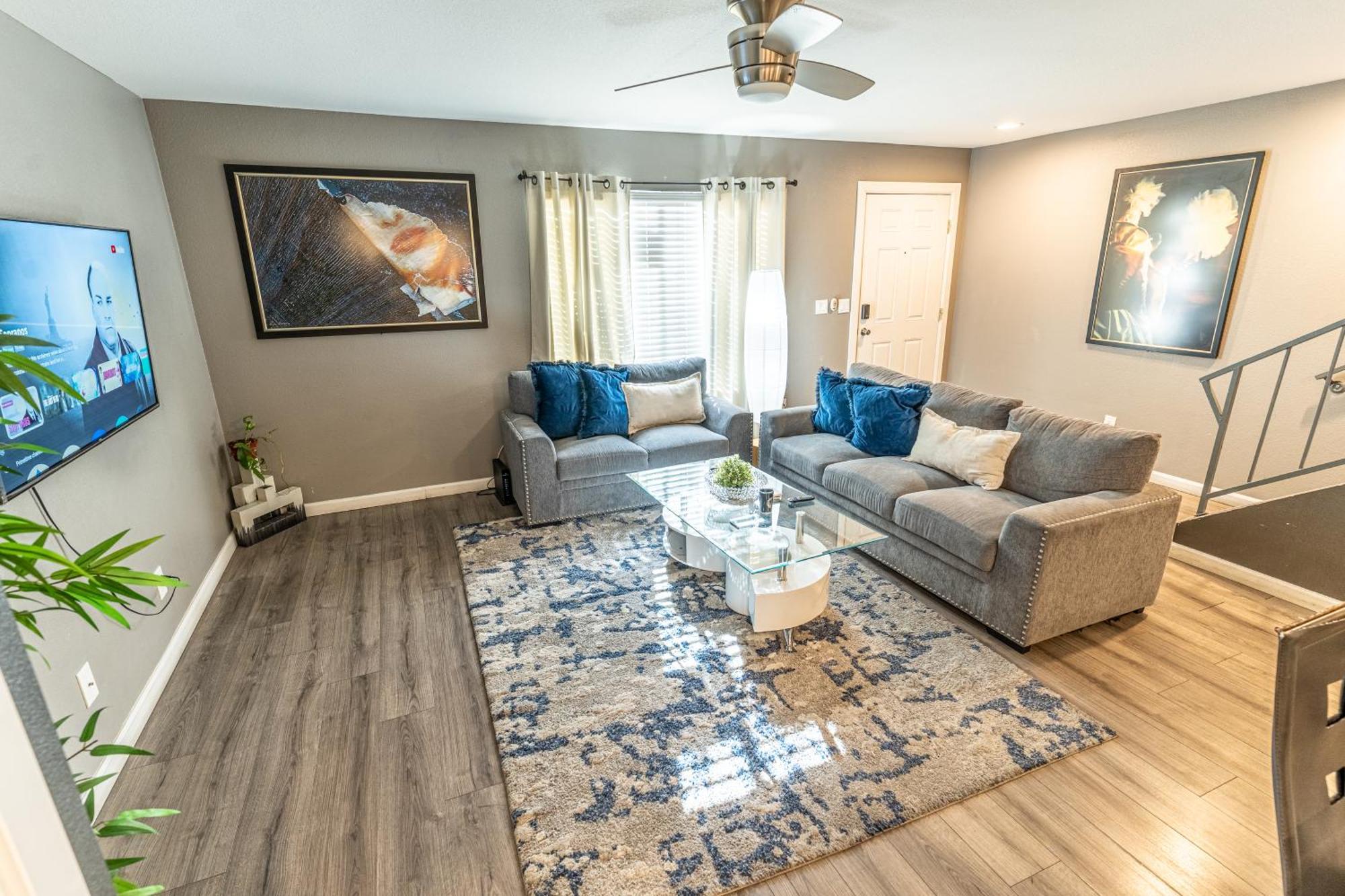 Spacious 2-Bedroom Townhouse With Pool & Private Patio In Central Las Vegas Extérieur photo