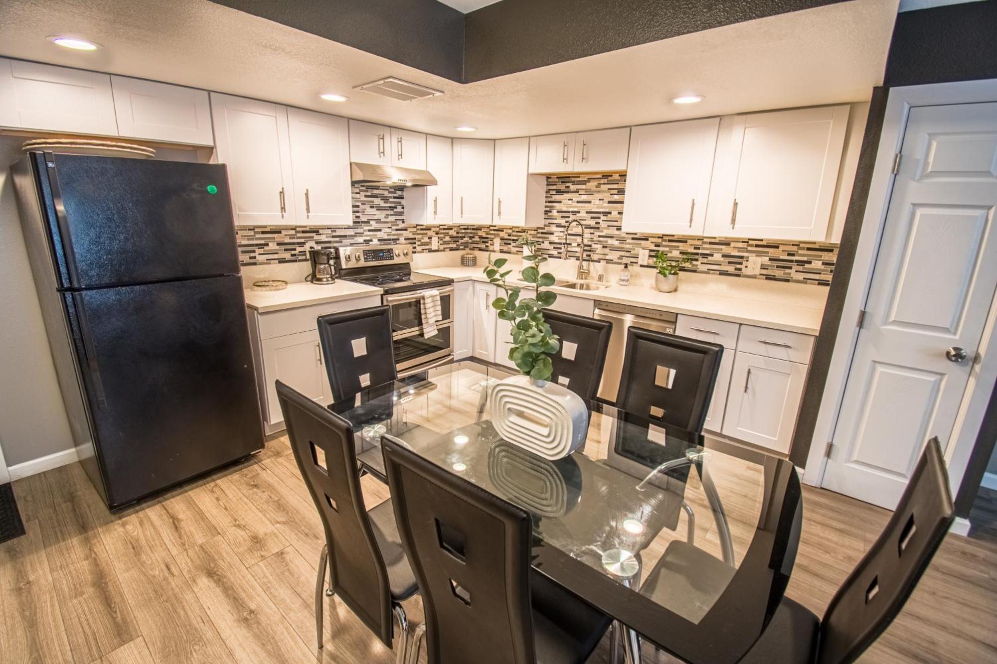 Spacious 2-Bedroom Townhouse With Pool & Private Patio In Central Las Vegas Extérieur photo