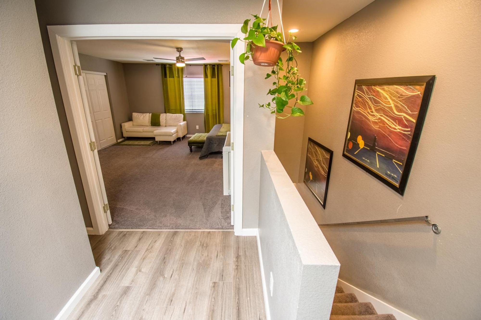 Spacious 2-Bedroom Townhouse With Pool & Private Patio In Central Las Vegas Extérieur photo