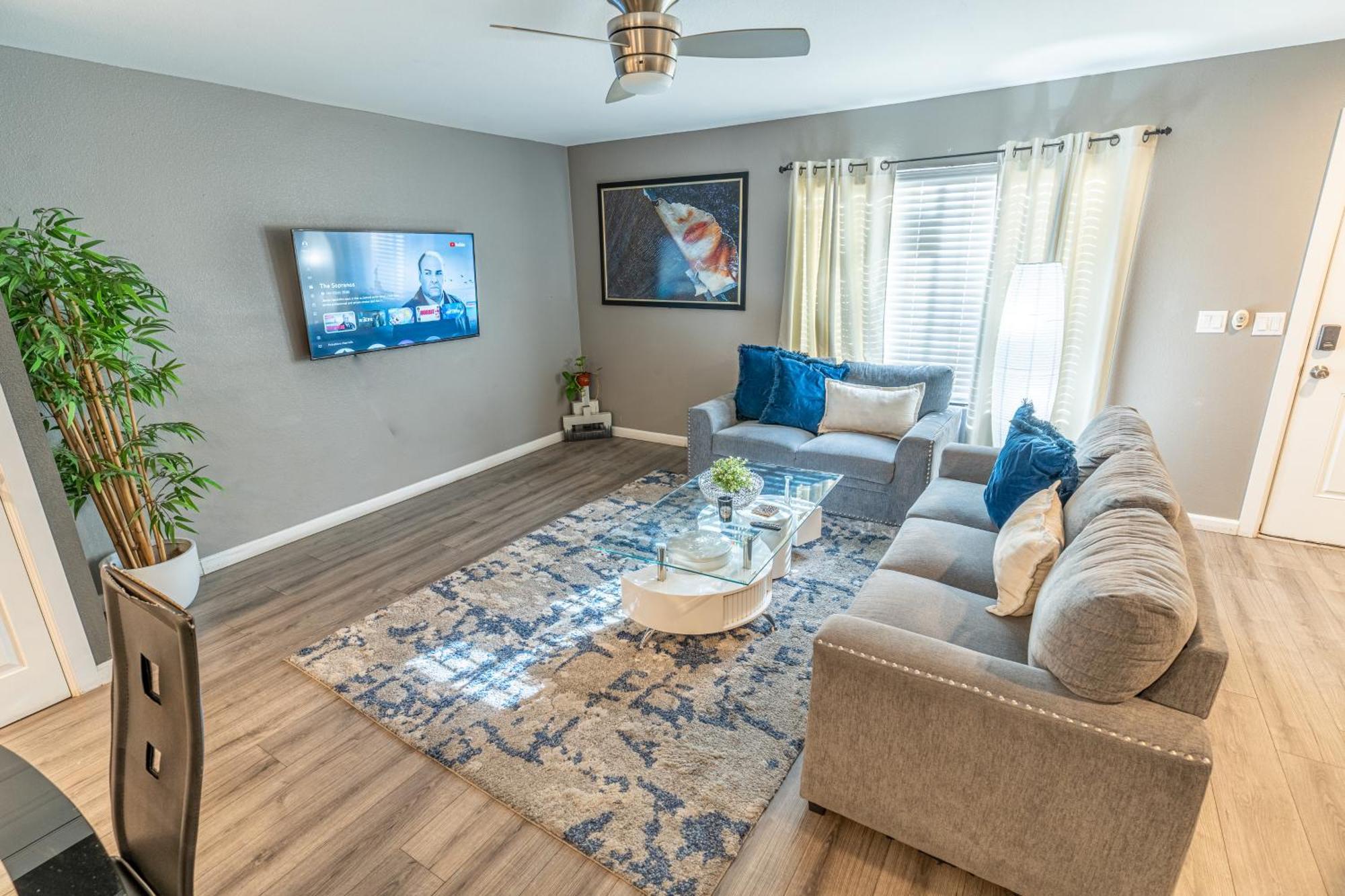 Spacious 2-Bedroom Townhouse With Pool & Private Patio In Central Las Vegas Extérieur photo