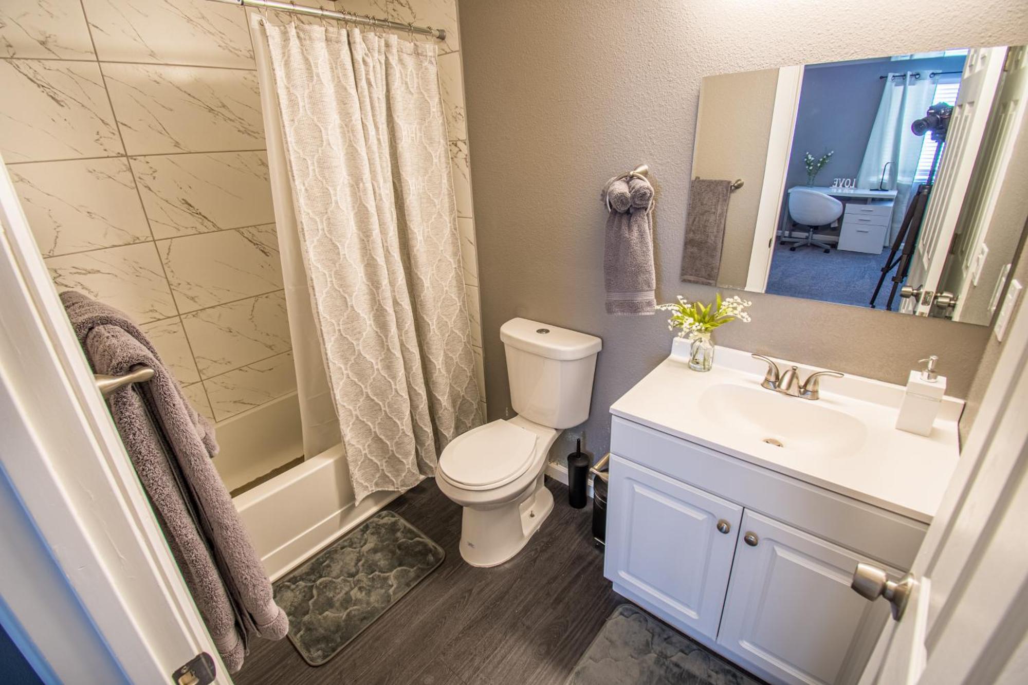 Spacious 2-Bedroom Townhouse With Pool & Private Patio In Central Las Vegas Extérieur photo